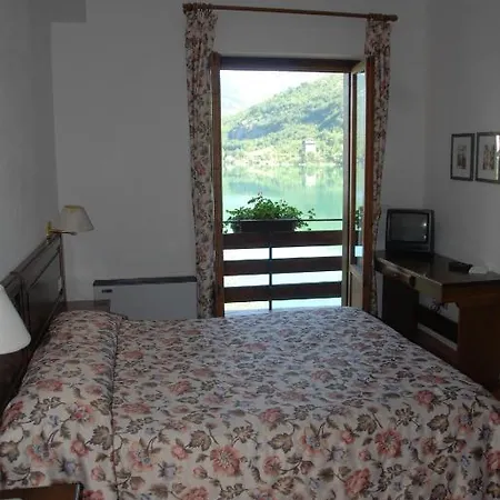 Acquevive Hotell Scanno